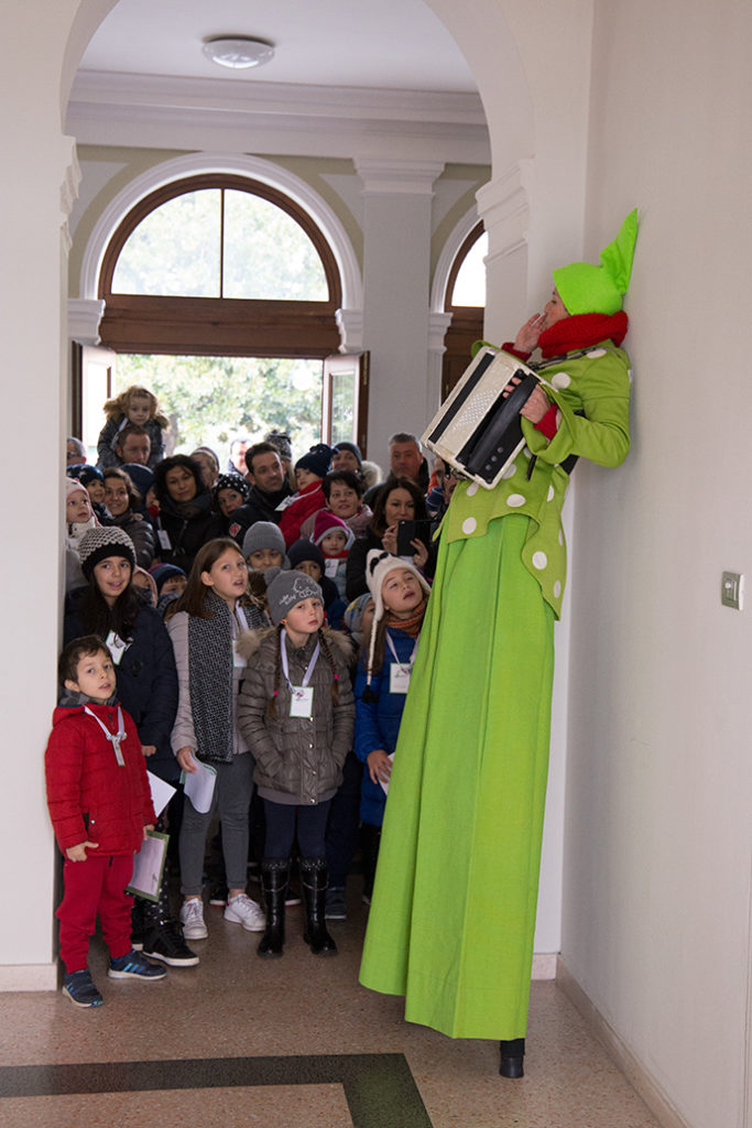 spettacoli pirotecnici (la sera del 10 dicembre), fattorie degli animali, artisti di strada, musica, danze e balli, laboratori per i più piccoli e animazioni per i grandi.