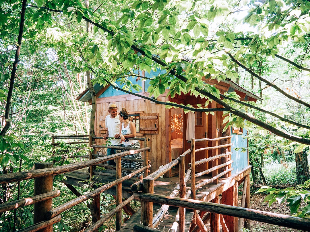 Dormire in una casa sull'albero
