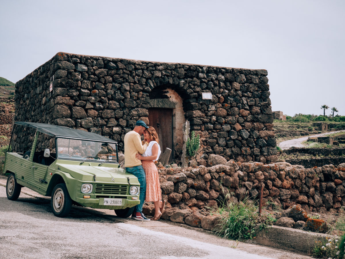 Cosa fare a Pantelleria: noleggiare una Mehari 